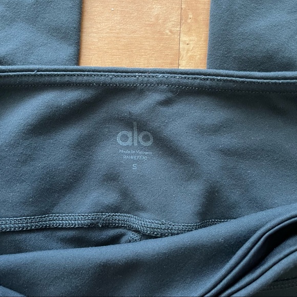 Alo Yoga Leggings Gray Cutout, Small - Picture 3 of 7